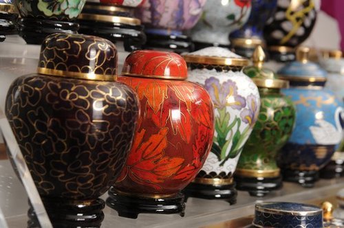 Memorial keepsakes and urns